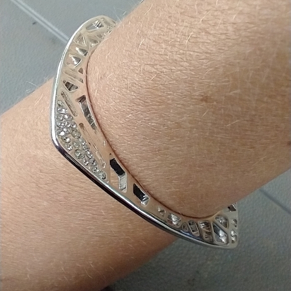 Women's square crystal bangle bracelet. - Picture 1 of 4